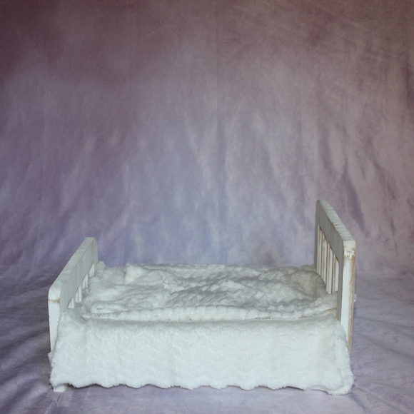 Distressed wooden bed - Picture 2 of 5